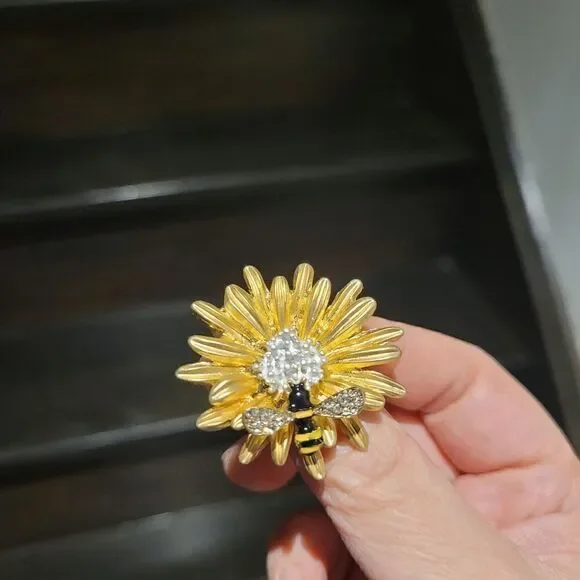 Brand New Flower With Bee Rhinestone Brooch Pin - Picture 2 of 6